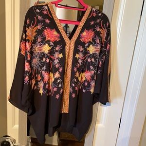 Rose + Olive v-neck printed tunic top